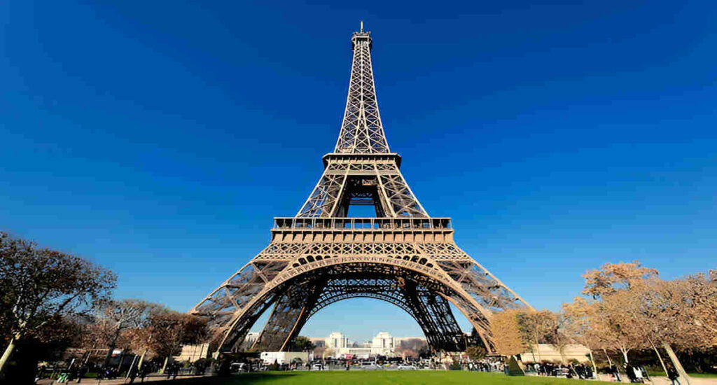 15 Budget Travel Tips to Paris: Save Big & Explore More!